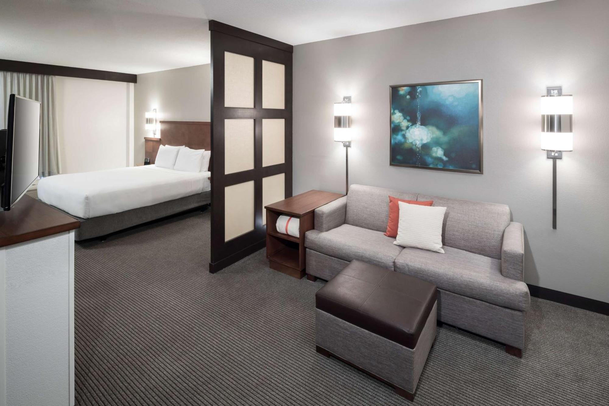 King Room with Sofa Bed and Roll-In Shower - Disability Access,815772191:JPEG