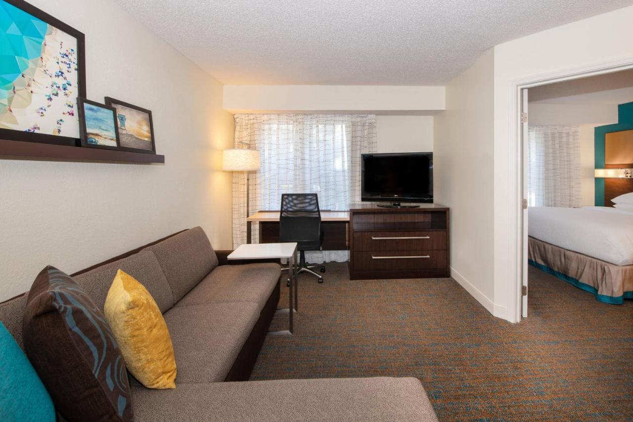 One-Bedroom King Suite Sofa Bed,1388021858:JPEG